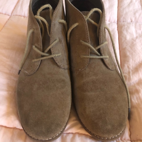 White Mountain Shoes - Women’s White Mountain booties tan colored